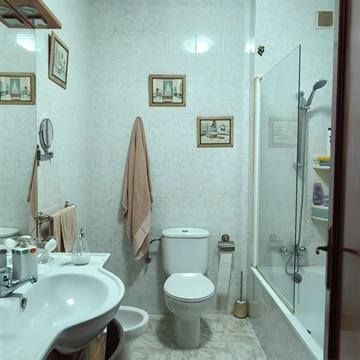 Ver el baño con bañera