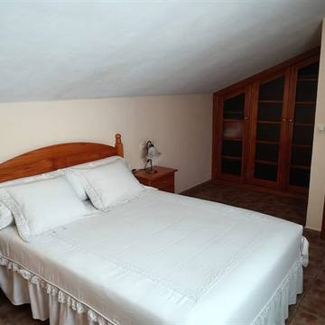 Ver el dormitorio doble del apartamento